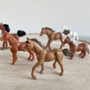 Konie.  Zestaw Figurek w Tubie Safari Ltd.